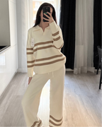Kremowy komplet sweterkowy z kołnierzykiem w beżowe paski damski 
