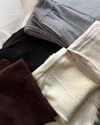 Casual chic - komplet sweterkowy z miękkiej dzianiny"