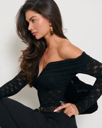 Damskie body off shoulder z geometrycznym wzorem koronki - detale