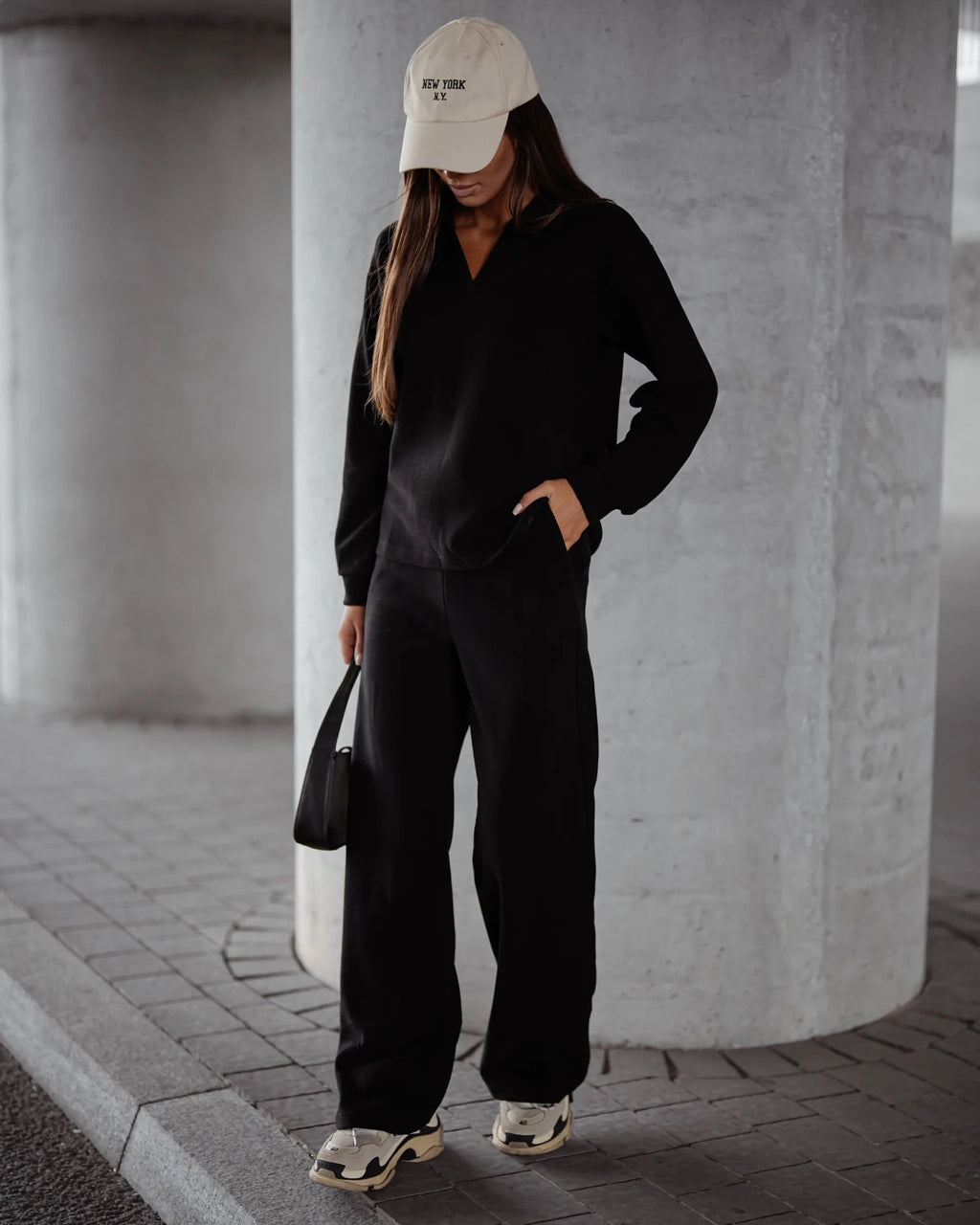 Komplet sweterkowy bawełniany ocieplany czarny - detal materiału