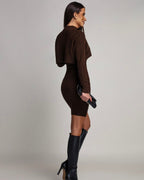 Ciepły dwuczęściowy set sweterkowy w brązie - wygodny outfit na chłodne dni
