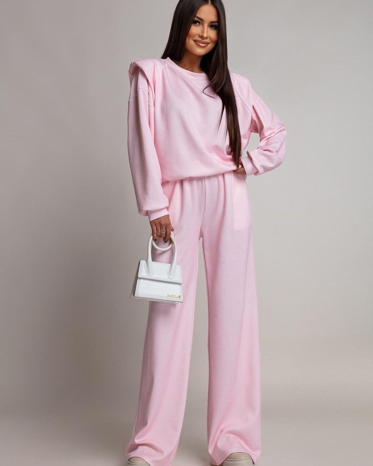 Pudrowo różowy komplet dresowy