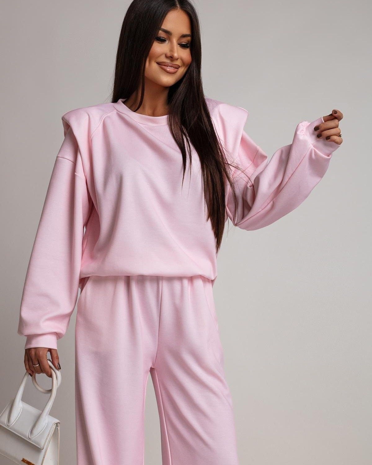 Pudrowo różowy komplet dresowy