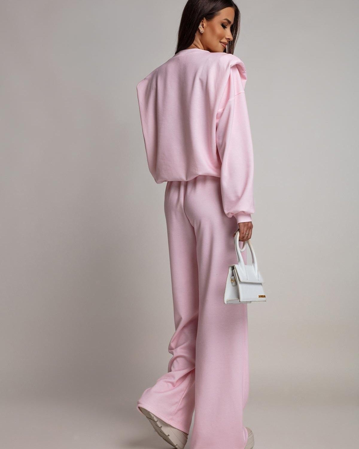 Pudrowo różowy komplet dresowy