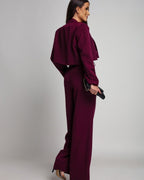 Garnitur damski premium - widok całości, modelka w eleganckiej pozie
