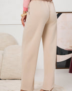 Stylizacja z beżowymi spodniami wide leg - elegancki casual look
