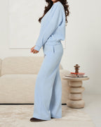 Stylizacja z pudrowo niebieskim kompletetem wiskozowym - casualowy elegancki look
